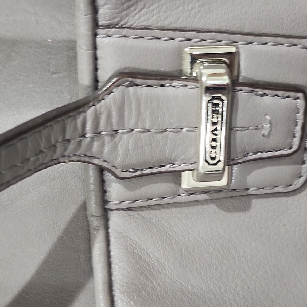COACH LARGE TOTE AND MATCHING WALLET - Picture 8 of 12